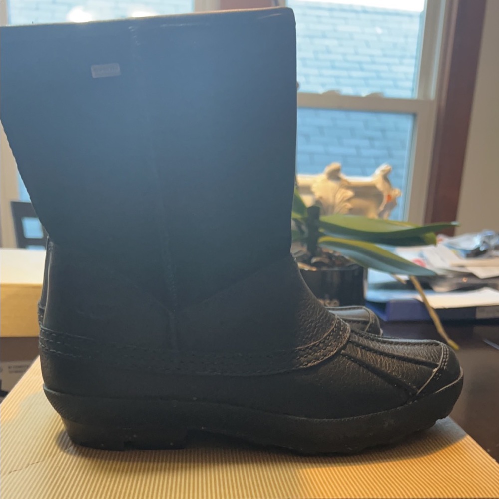UGG AUSTRALIA W Bridgeport